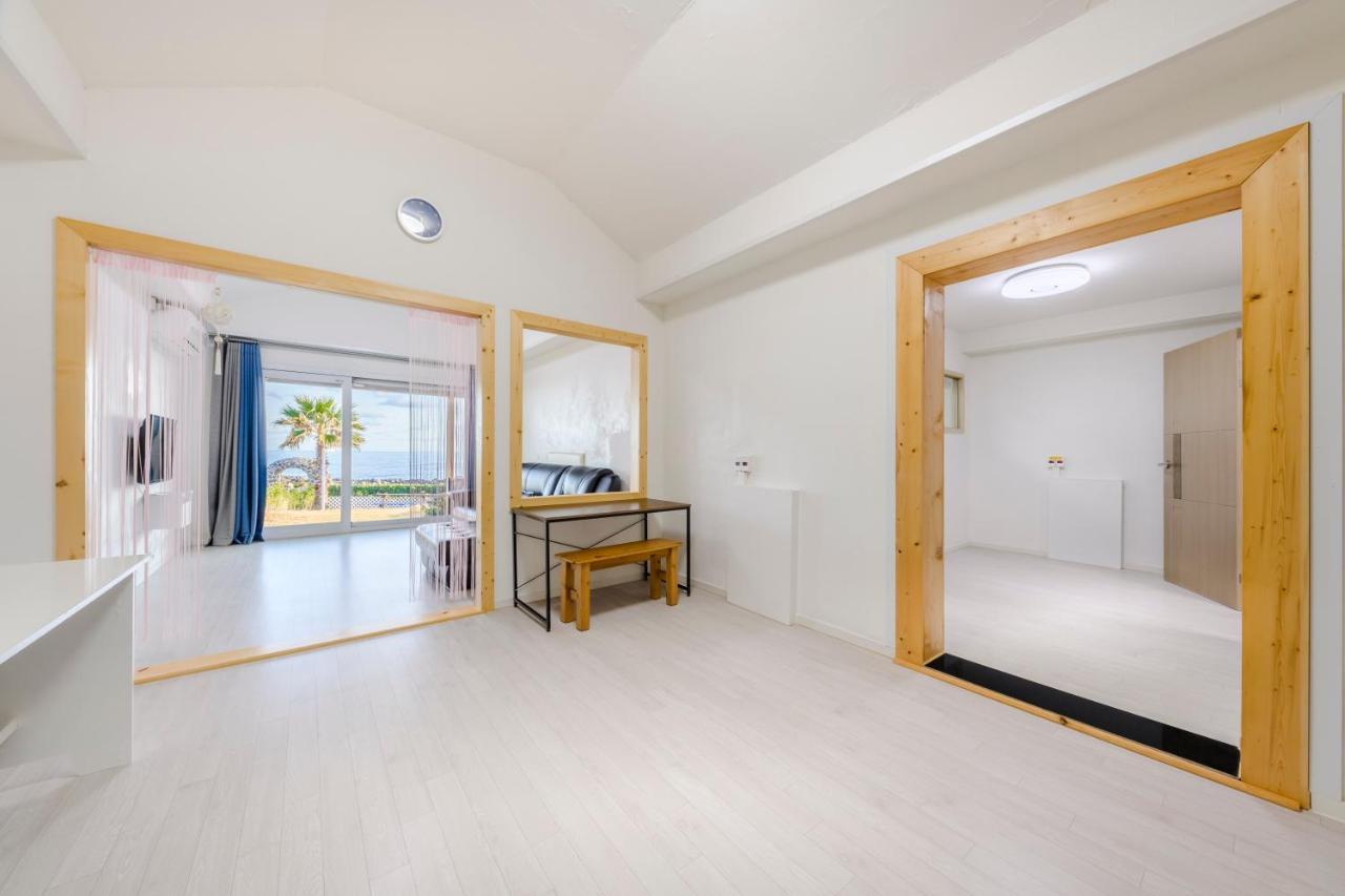 Jeju Turning Point Pension Согвипхо Экстерьер фото
