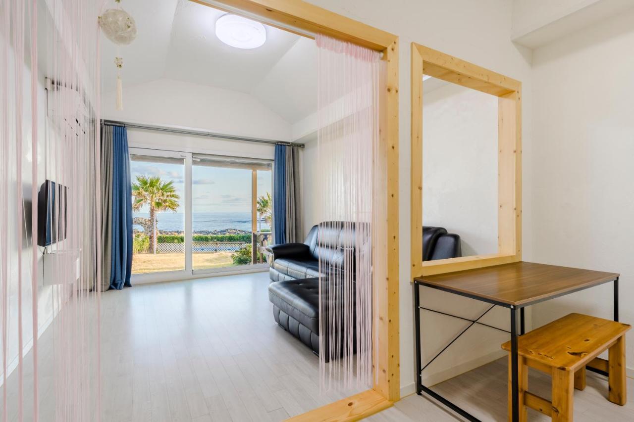 Jeju Turning Point Pension Согвипхо Экстерьер фото