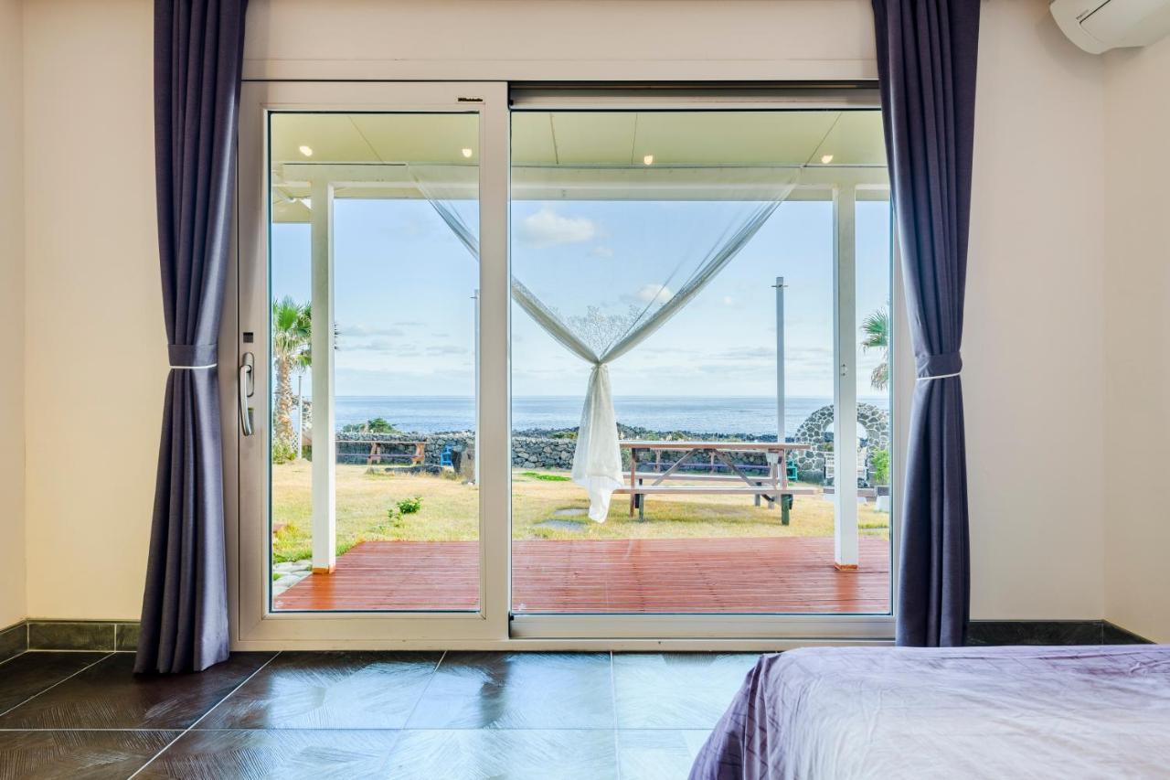 Jeju Turning Point Pension Согвипхо Экстерьер фото