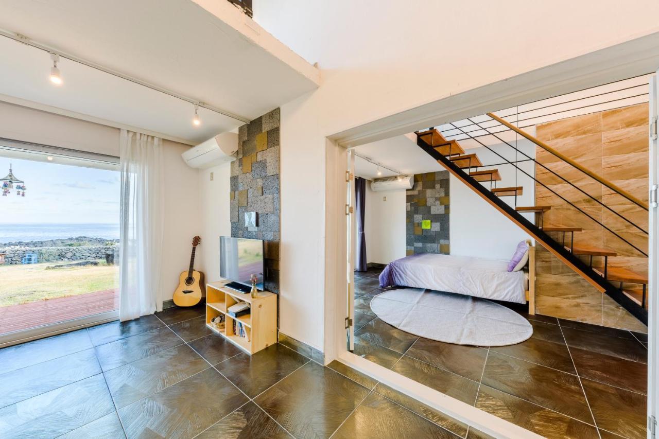 Jeju Turning Point Pension Согвипхо Экстерьер фото