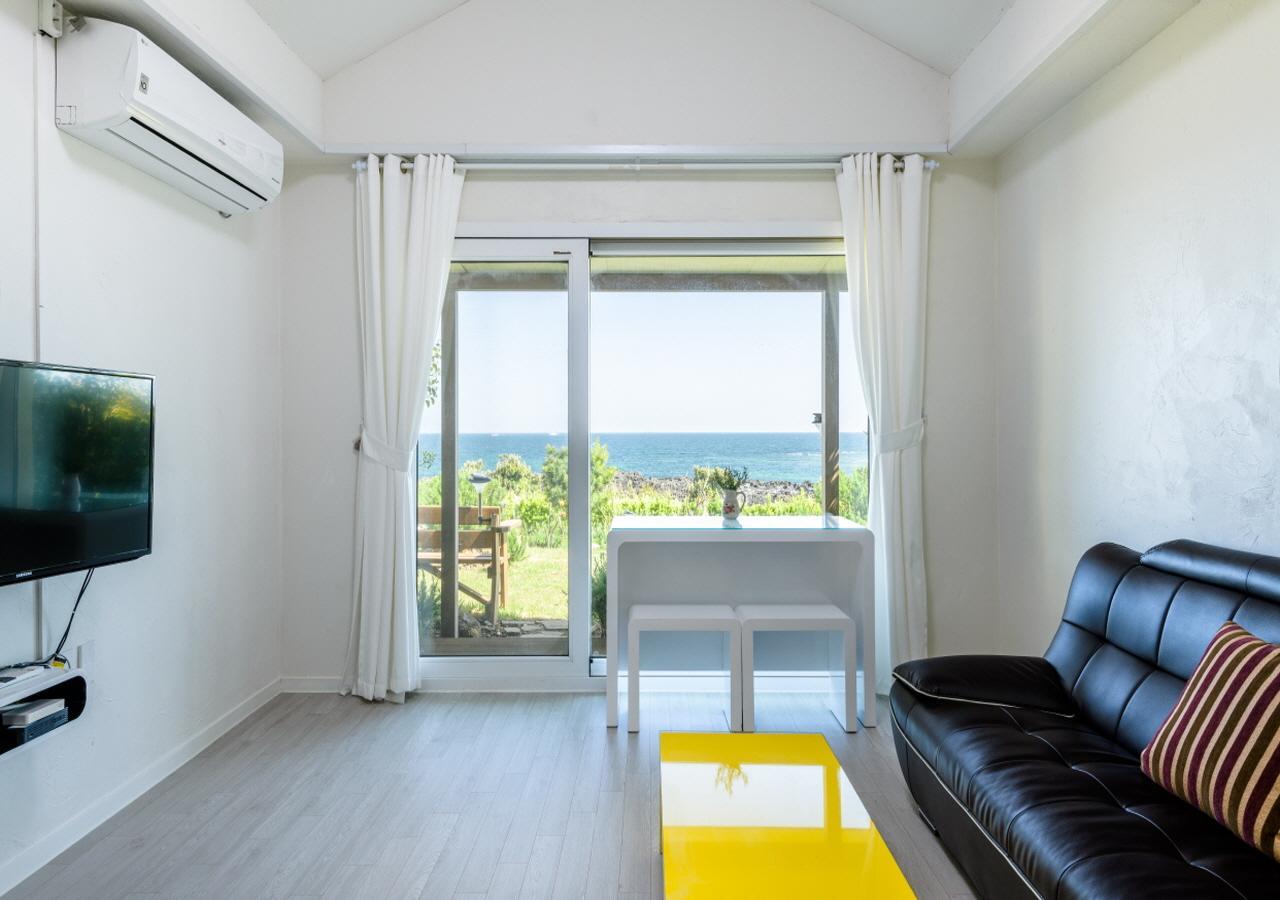 Jeju Turning Point Pension Согвипхо Экстерьер фото