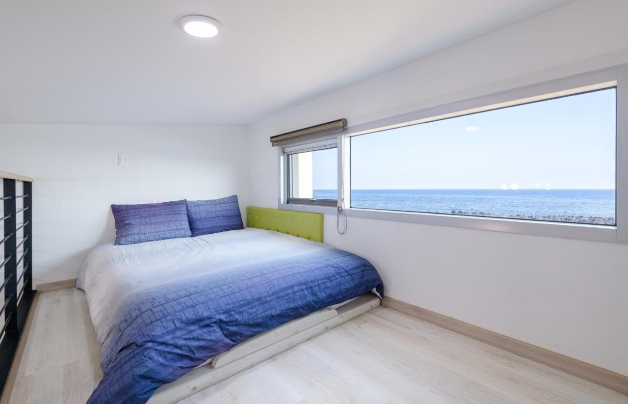 Jeju Turning Point Pension Согвипхо Экстерьер фото